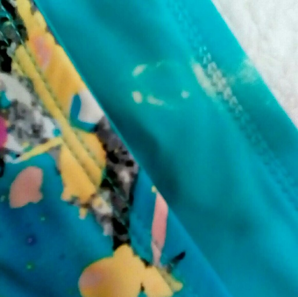 🔥One piece red and one White only Left!! VICTORIAS BIKINI BOTTOMS & Tops - Picture 2 of 8